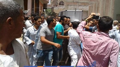 أهالي الشرقية يشيعون جثمان مجند بالقوات المسلحة بمسقط رأسه في الغزالي (صور)