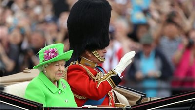 انطلاق الاحتفالات بالعيد الرسمي للملكة إليزابيث في بريطانيا (صور)