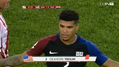 بالفيديو.. طرد نجم أمريكا لحصوله على بطاقتين في دقيقة أمام باراجواي