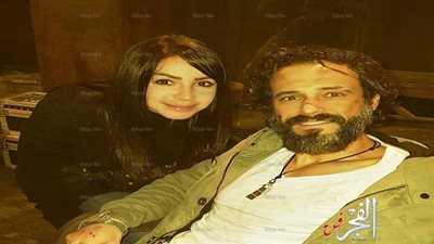 بالصور.. يوسف الشريف مع زوجته في كواليس 