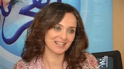 إنجي أبوزيد تهنئ الجمهور بموسم رمضان خلال 