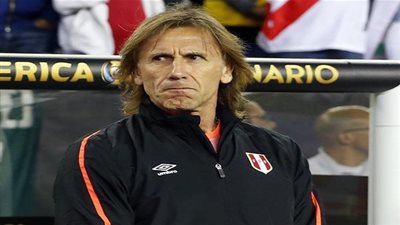 مدرب بيرو يهرب من الإجابة على صحة هدفه في البرازيل