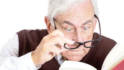 نصائح صحية للعين بعد عمر الـ 60