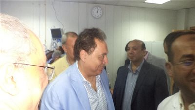 وزير الصحة ينهي زيارته بالتبرك والصلاة في مسجد سيدي عبدالرحيم القنائي