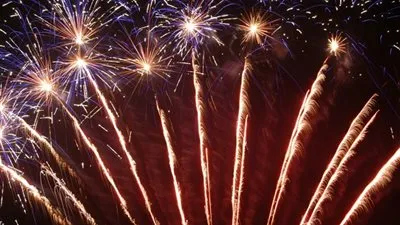 من اخترع الألعاب النارية؟