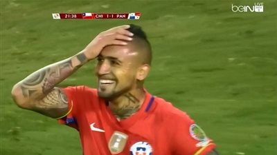 بالفيديو..فيدال يضيع فرصة خطيرة أمام مرمى بنما