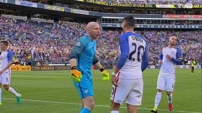 بالفيديو..حارس أمريكا براد جوزان يتألق وينقذ مرماه من هدف مؤكد للإكوادور