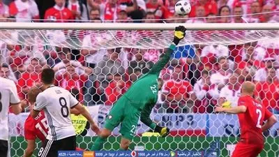 بالفيديو.. حارس بولندا يتألق أمام صاروخ أوزيل 