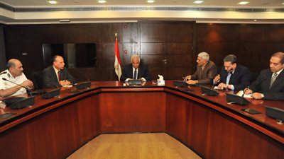 وزير النقل يستعرض استعدادات السكك الحديدية لعيد الفطر