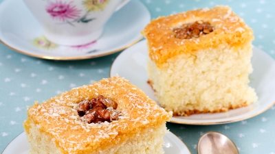 حلويات رمضان: طريقة عمل البسبوسة بالكاسترد والمكسرات  