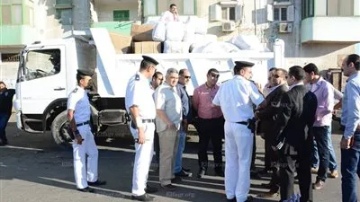 ضبط 10 أطنان بضائع معدة للتهريب والقبض علي مهربيها ببورسعيد (صور)