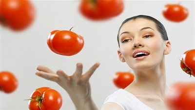 تعرفى على  فوائد الطماطم للشعر والبشرة
