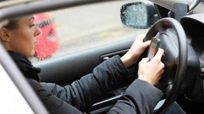  الهواتف وزجاجات الماء قد تهدد حياتك أثناء القيادة!