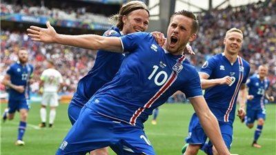 يورو 2016.. آمال أيسلندا في اليورو بين أقدام طبيب ومخرج