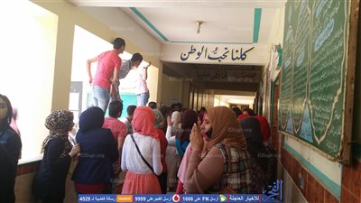 هرج ومرج داخل لجنة بمدرسة جمال عبدالناصر اثر تعدى طالبة علي مراقبة بالشرقية (صور)