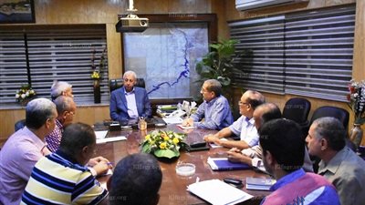 محافظ أسوان يبحث مع المسؤولين حل مشكلة ضعف وانقطاع المياه (فيديو)