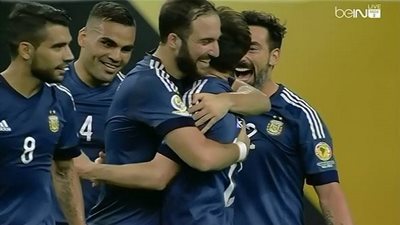 بالفيديو ..ميسي يسجل هدفا رائعا من ركلة حرة في شباك أمريكا