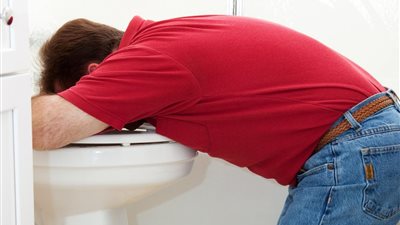 هل القيء في رمضان يُفطر؟