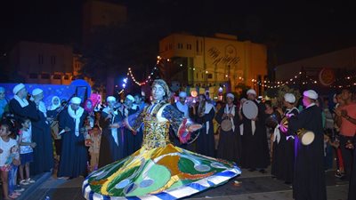 التنورة وأغاني كوكب الشرق فى الليلة العاشرة لـ 