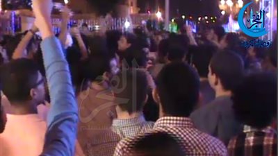 طلاب جامعة القاهرة ينهون سحورهم بأغاني الأولتراس (فيديو)