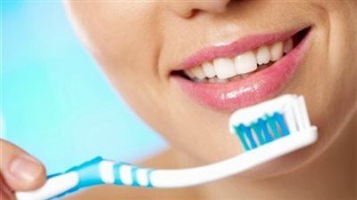 تنظيف الأسنان يحميك من إلتهاب المفاصل  