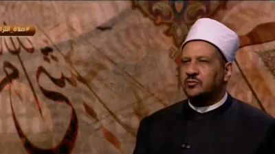 مجدي عاشور يكشف حكم منع إمام المسجد للنساء من صلاة التراويح