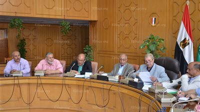 محافظ الإسماعيلية يستعرض خطة تطوير المناطق العشوائية (صور)