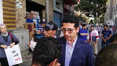 خالد يوسف وهيثم الحريري ينضما لمتظاهري تنسيقية تضامن أمام النواب (صور)