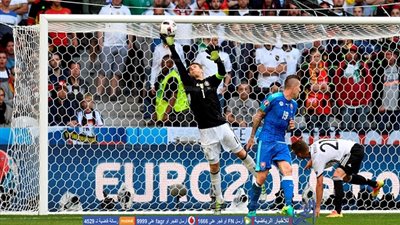 بالفيديو.. تصدي أسطوري من نوير أمام سلوفاكيا 