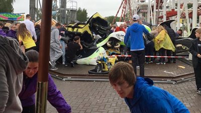 بالفيديو.. شاهد سقوط عربة  في مدينة ألعاب باسكتلندا من ارتفاع تسعة امتار!