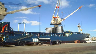 موانئ السويس تستقبل 4500 طن بوتاجاز و 17 الف طن زيوت نخيل