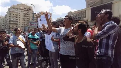 طلاب الثانوية العامة بالإسكندرية يحتجون: يا كلية فينك فينك.. التنسيق بينا وبينك (فيديو وصور)