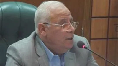 محافظ بورسعيد يعنف وكيل التموين لارتفاع أسعار السلع الغذائية بالاسواق