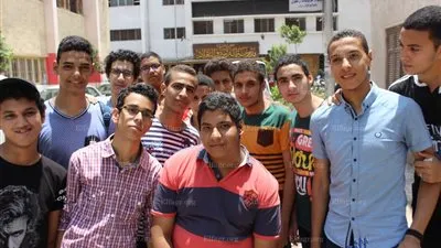 تظاهر طلاب الثانوية العامة أمام مديرية التعليم بالبحيرة.. (صور)