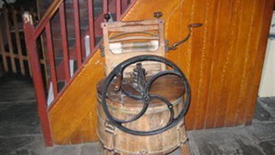 هل تعلم متى تم إختراع الغسالة الآلية ؟