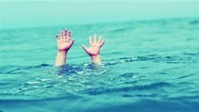 إنتشال جثتين لطفلين غرقا في مياه بحر 