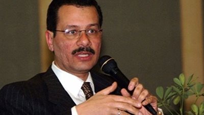 درويش: بطء النمو الاقتصادي العالمي أثر على وضع قناة السويس