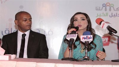 تكريم أنغام كسفيرة للنوايا الحسنة في أحد فنادق القاهرة (صور) 