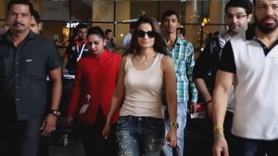 بالصور.. نجوم بوليوود يعودون إلى مومباي بعد حضور 