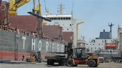 8 الآف طن بضائع عامة تغادر ميناء الأدبية