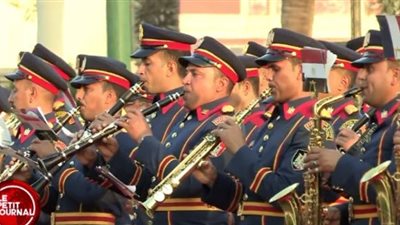 الموسيقى العسكرية تشارك المواطنين احتفالاتهم بذكرى ثورة 30 يونية