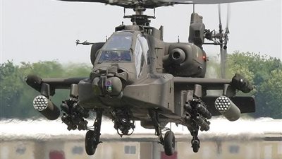 عاجل.. طائرات الأباتشي تحلق في سماء الفرافرة لضبط مرتكبي واقعة قتل الجنود