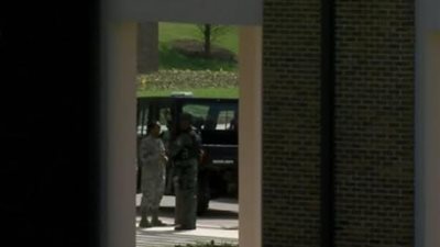 الغد: إطلاق نار في قاعدة جوية أمريكية قبل مغادرة نائب أوباما