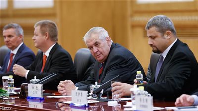 رئيس التشيك يدعو لاستفتاء على الخروج من الاتحاد الأوروبي