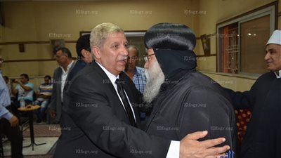 محافظ الإسماعيلية ومدير الأمن يقدمان العزاء في القس ضحية الإرهاب بالعريش (صور)