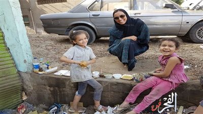 عبير خليل في أحياء القاهرة الشعبية لاستكمال حملتها 