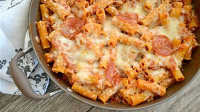 أطباق رمضان: طريقة عمل باستا البيتزا بالببروني