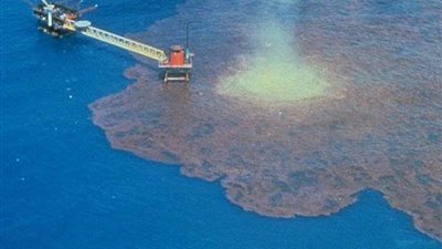 محميات البحر الأحمر تكشف المتسبب في البقعة الزيتية وتلوث شواطئ الغردقة