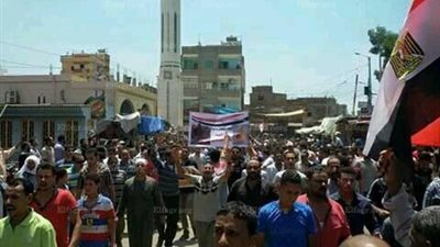 المئات من أهالي دمياط يُشيعون شهيد القوات المسلحة (صور)