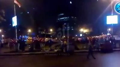 لحظة إغلاق الطرق أمام مسجد مصطفى محمود